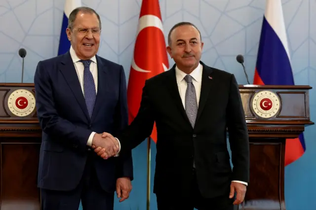 The foreign ministers of Russia and Turkey shake hands