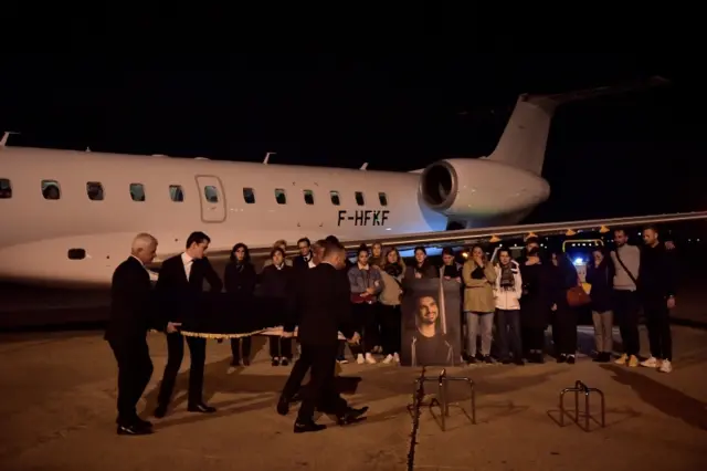 The body of French journalist Frederic Leclerc-Imhoff, who was killed in eastern Ukraine on 30 May, arrives France