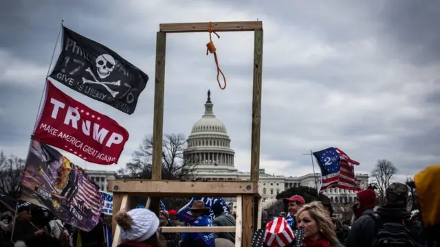 A noose in the protest