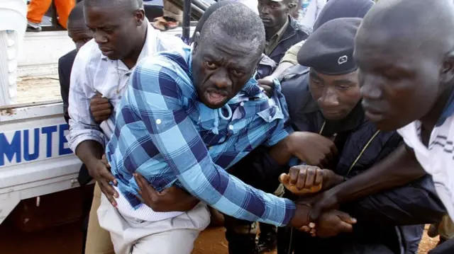 Kizza Besigye being arrested in 2016