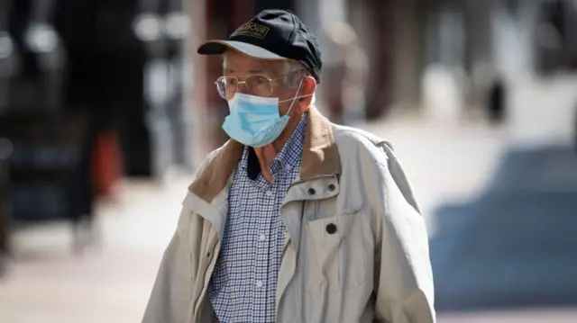 Elderly man wearing mask