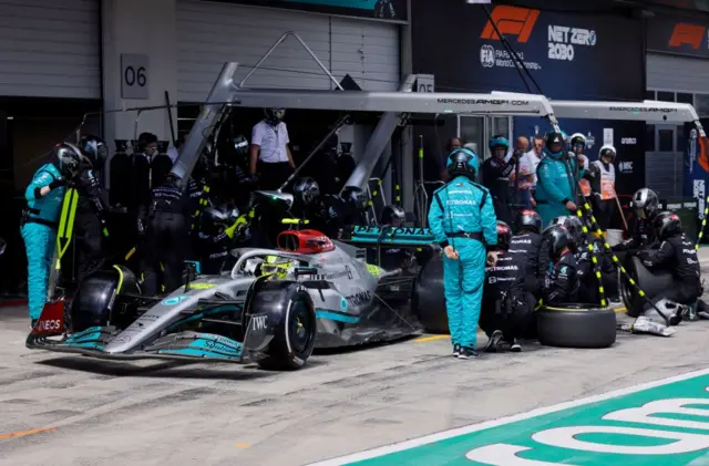 Mercedes pit