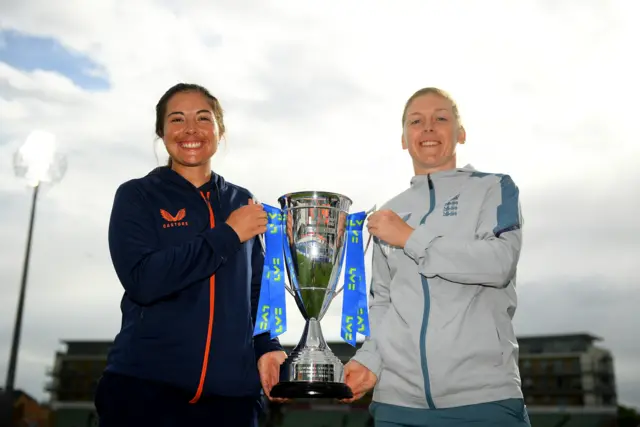 Sane Luus and Heather Knight hold a trophy after the drawn Test between England and South Africa women in Taunton