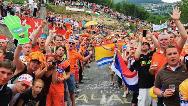 Dutch fans on bend seven