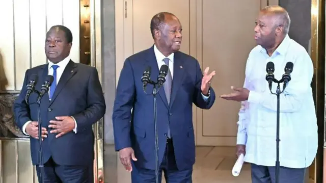 Ivory Coast President Alassane Ouattara (C) stands next to his predecessors Henri Konan Bedie (L) and Laurent Gbagbo