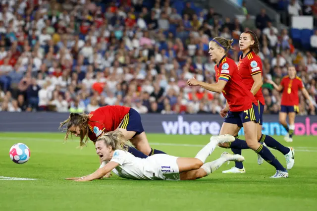 Lauren Hemp of England is challenged by Ona Batlle of Spain during the UEFA Women's Euro 2022 Quarter Final match between England and Spain at Brighton & Hove Community Stadium