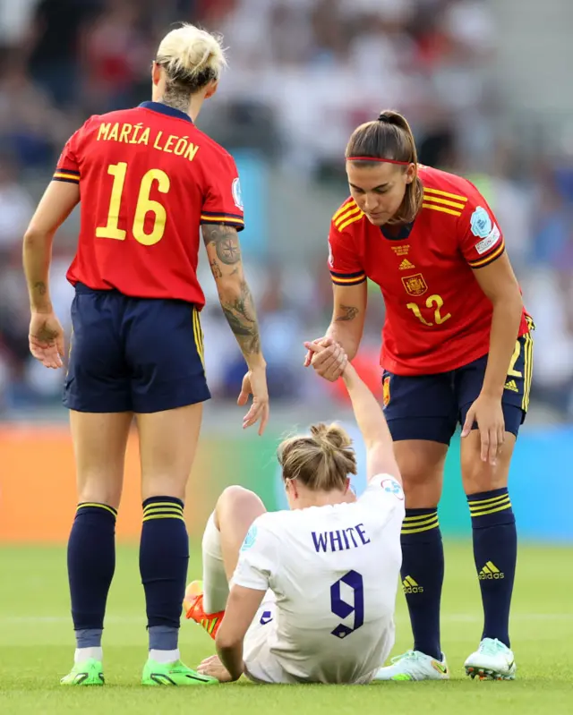 Patri Guijarro of Spain helps up Ellen White of England during the UEFA Women's Euro 2022 Quarter Final match between England and Spain