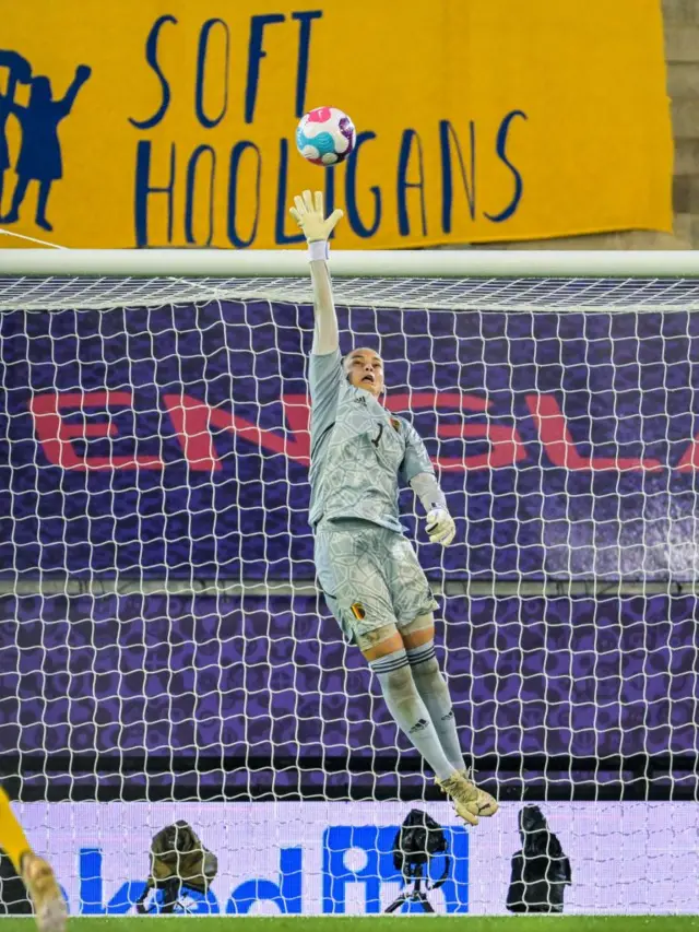 Rescue of Belgium women goalkeeper Nicky Evrard during the women's quarter-final between Sweden and Belgium on July 21, 2022