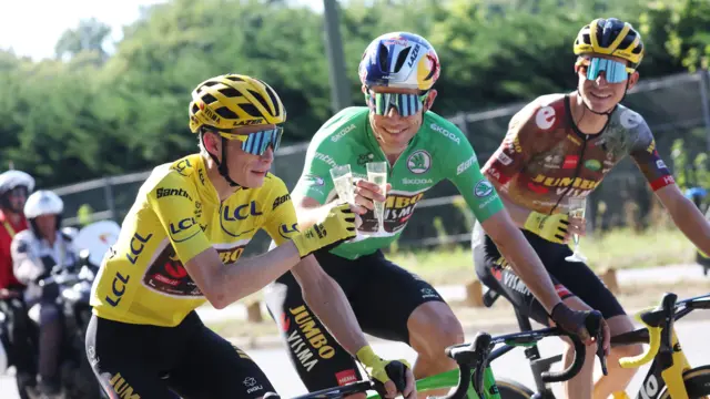 Jonas Vingegaard and Wout van Aert