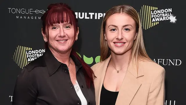 Leah Williamson (right) and mum Amanda