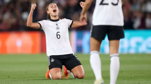 FT: Germany 2-1 France