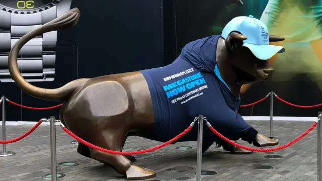 A statue of a bull with a Commonwealth Games t-shirt on