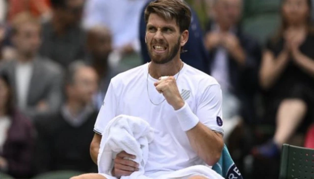 Cameron Norrie fist pumps in celebration