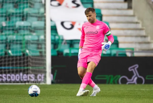 David Marshall playing for Hibernian.