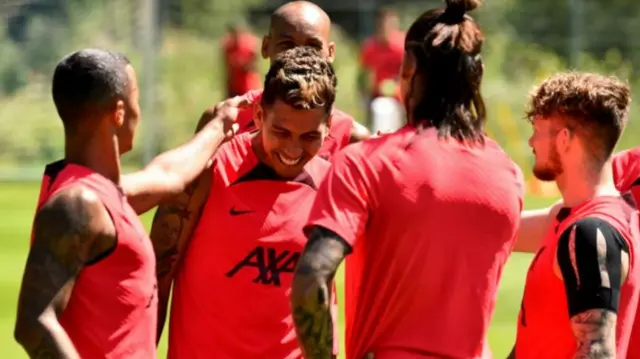 Roberto Firmino (centre)