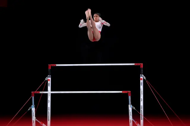 Ondine Achampong on uneven bars