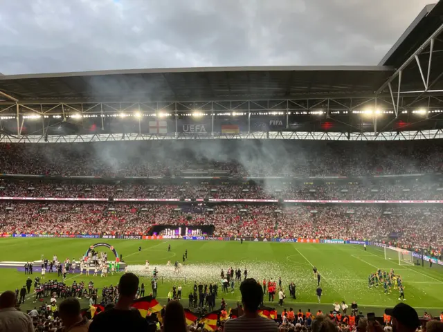 Germany and England players contrast