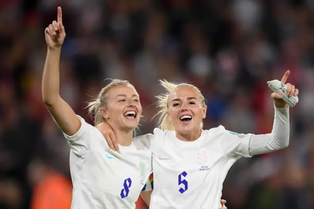 Leah Williamson and Alex Greenwood