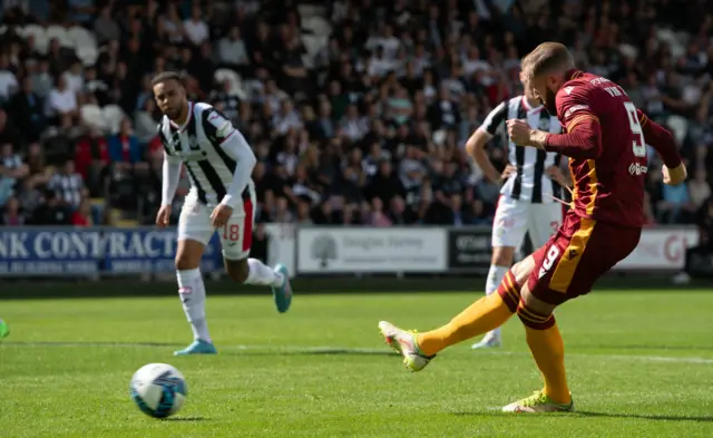 Motherwell's Kevin van Veen scores