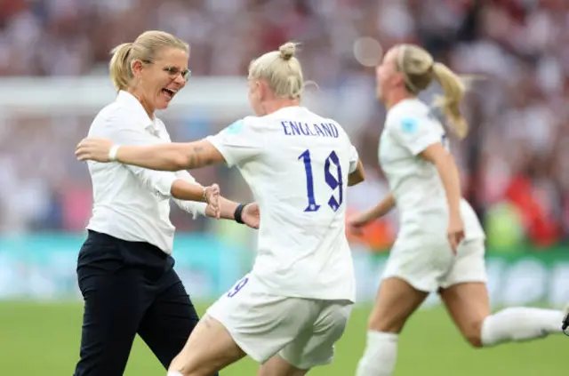 SArina Wiegman celebrates