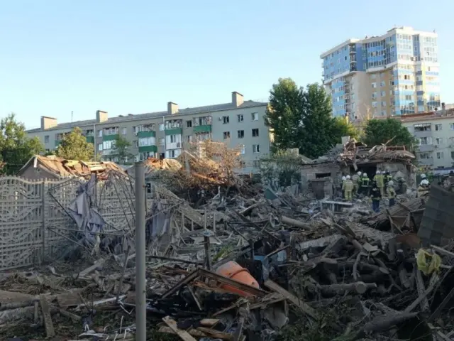 Rescue workers at the site of a destroyed residential building after the blasts in Belgorod, 3 July 2022