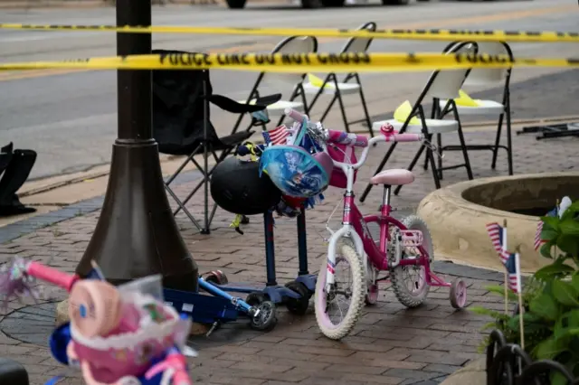 A child's bike, a scooter and several American flags at the scene of the shooting in Highland Park, Illinois. Photo: 4 July 2022