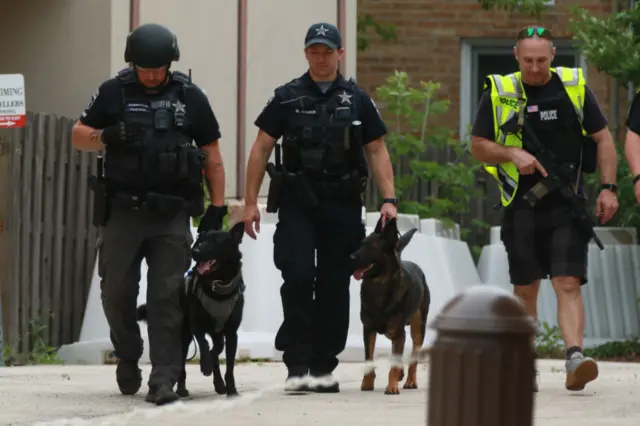 Police conducting searches in Highland Park, 4 July 2022