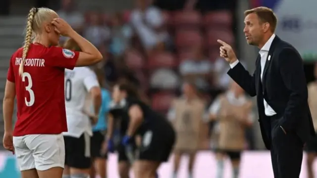 A photo of Norway women's manager Sjogren making a point
