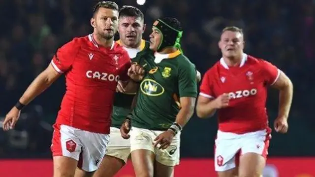 Dan Biggar clashes with Cheslin Kolbe