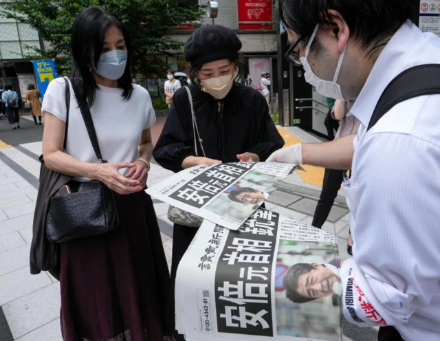 People read newspapers in Japan