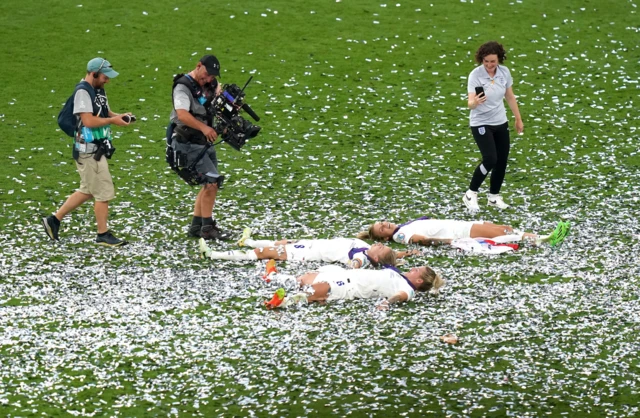 England players celebrate winning Euro 2022