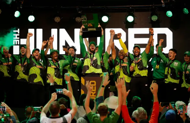 Southern Brave lifting The Hundred trophy