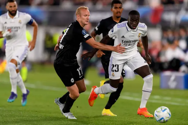 Sebastian Rode of Eintracht Frankfurt and Ferland Mendy of Real Madrid