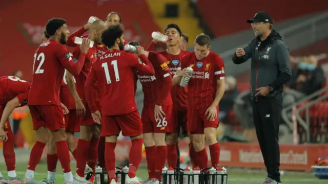 Liverpool players drink break