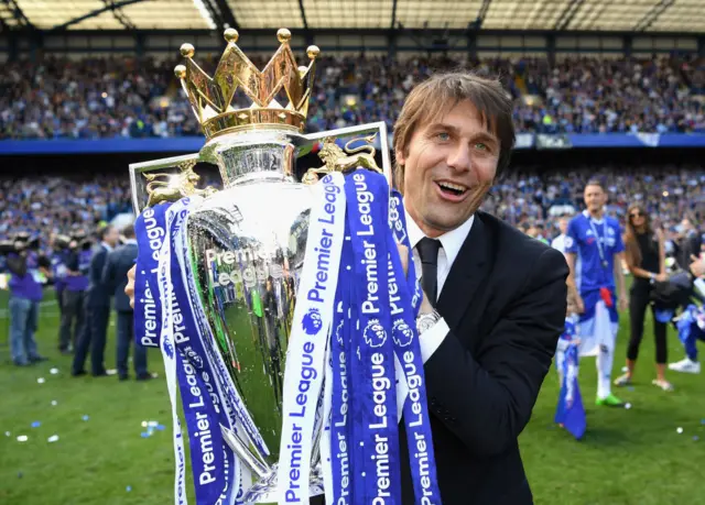 Antonio Conte with the Premier League trophy in 2017