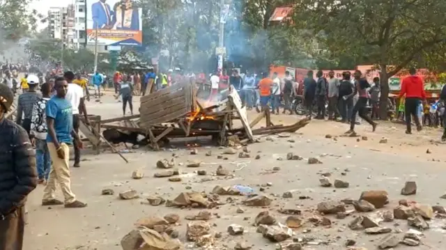 A road block in Kisumu.