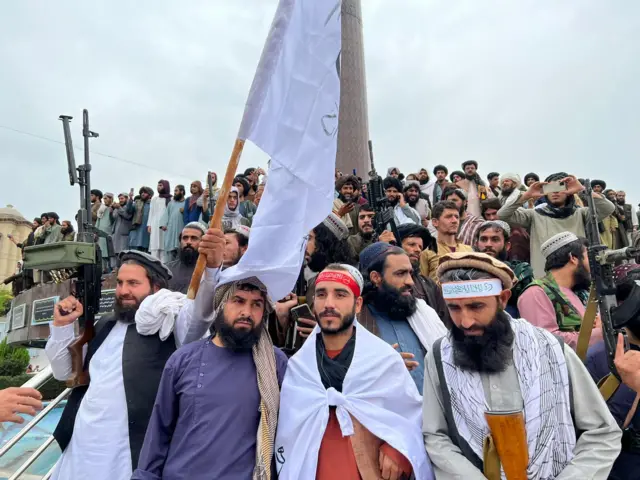 Crowds of Taliban gather in Massoud Square