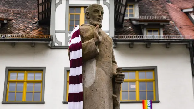 Statue with Hearts scarf