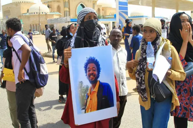 People march in a demonstration demanding the return of civilian rule, near the airport in the south of Sudan's capital Khartoum on August 18, 2022.