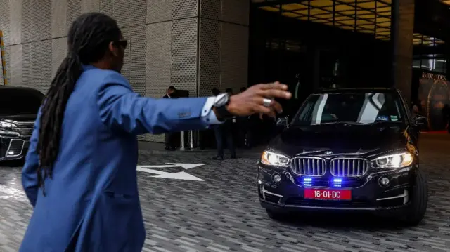 A US secret service officer gestures as a motorcade with US Speaker of the House Nancy Pelosi unseen leaves the St. Regis hotel in Kuala Lumpur, Malaysia, 02 August 2022