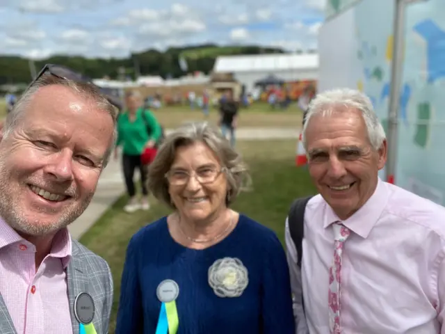 Berwyn Wiliams, Glenys Mair Roberts a Cyril Jones - beirniaid y Goron