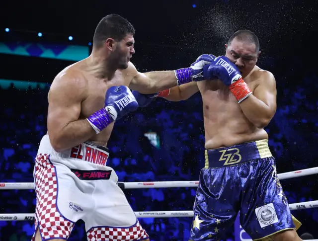 Filip Hrgovic punches Zhilei Zhang