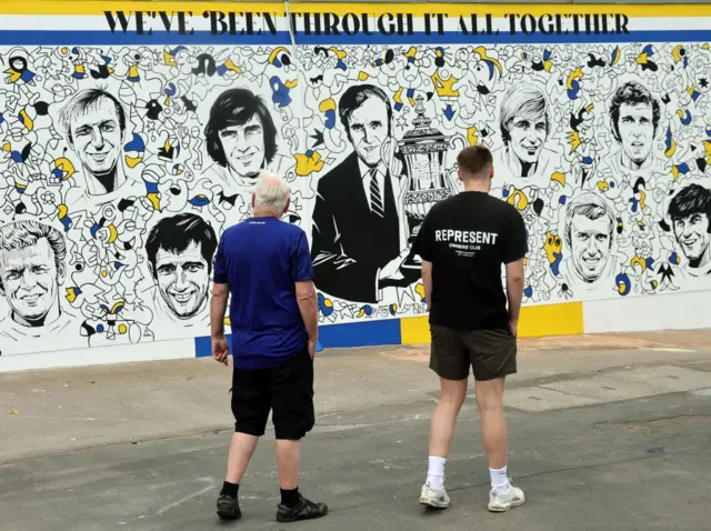 Leeds mural of Don Revie side