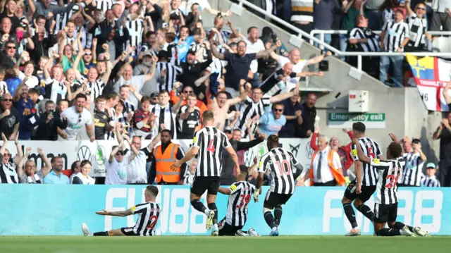 Newcastle celebrate Kieran Trippier's goal