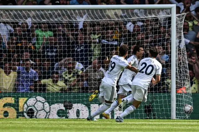 Brenden Aaronson scores for Leeds