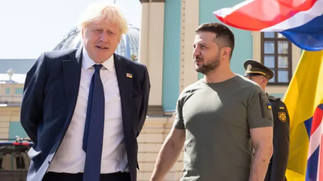 Boris Johnson and Volodymyr Zelensky