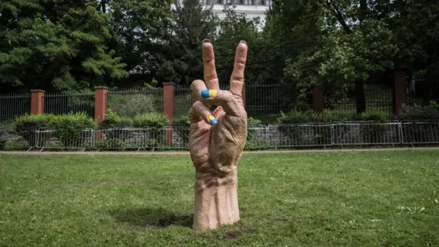 The sculpture showing a lifelike hand with two fingers up, with the nails painted the colour of Ukraine's flag