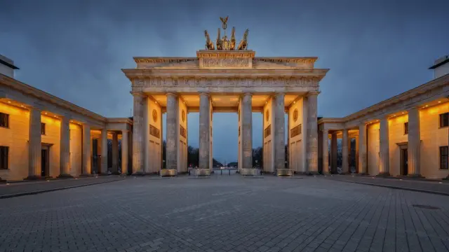 Stock image of Berlin's Brandenburg Gate, illuminated in low light