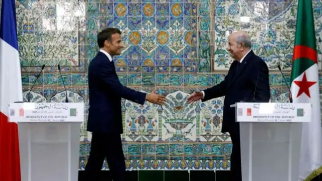 French President Emmanuel Macron (L) and Algeria's President Abdelmadjid Tebboune