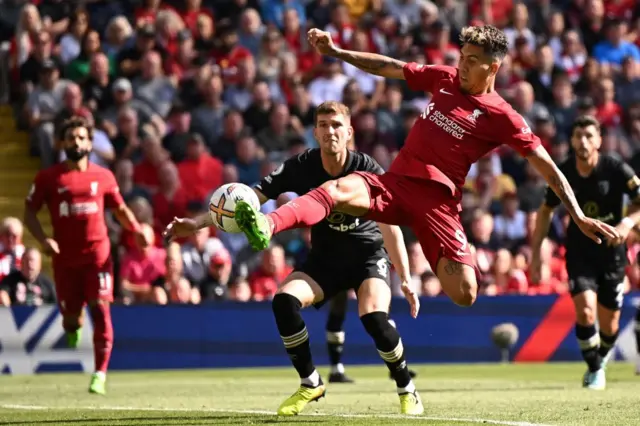 Bobby Firmino scores